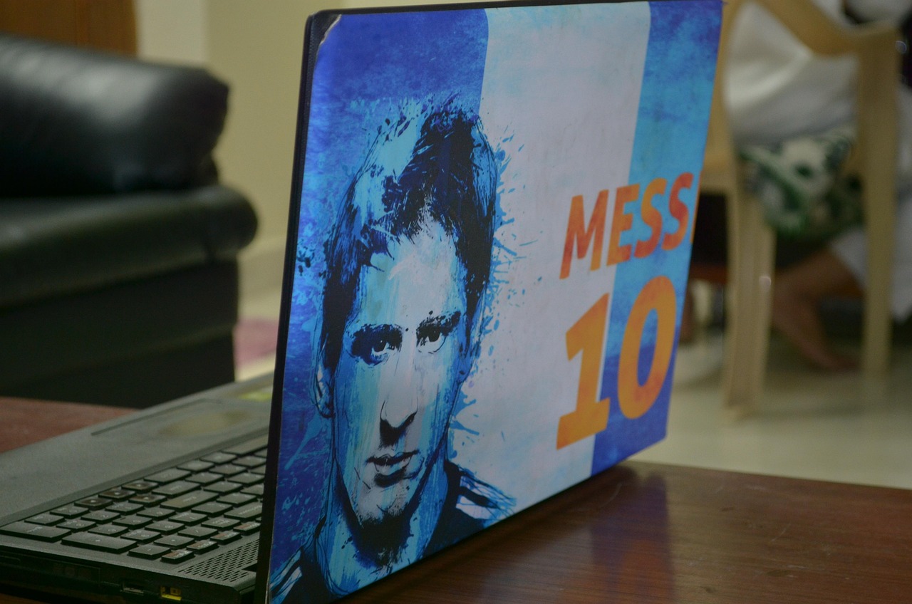 lionel messi storia barcellona trofei gol paris saint germain